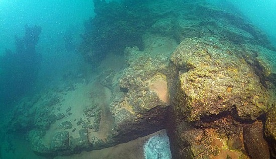 t کشف قلعه ای 3000 ساله در عمق دریاچه وان ترکیه
