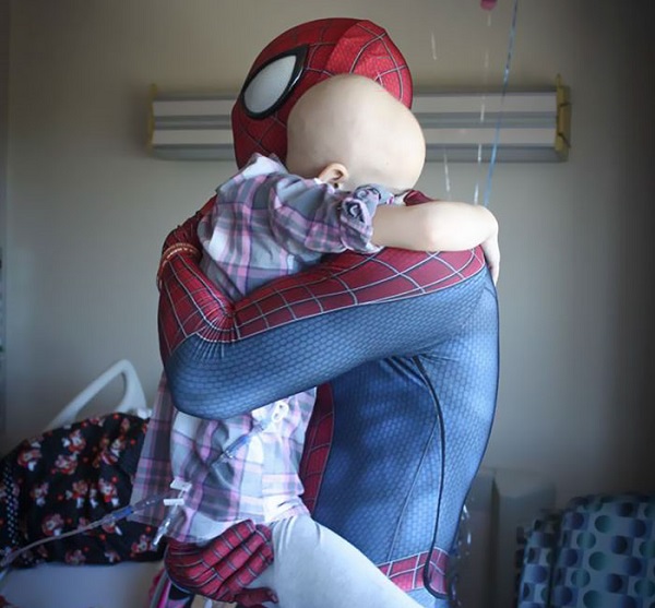 t مرد عنکبوتی مهربان و کمک به کودکان