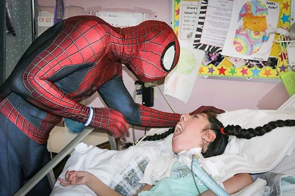 t مرد عنکبوتی مهربان و کمک به کودکان