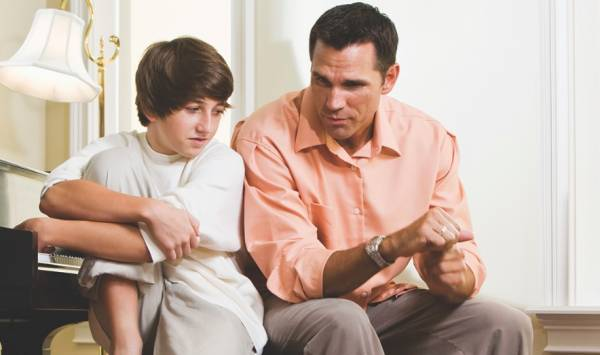 رفتار والدین و نحوه ارتباط نوجوانان با آنان