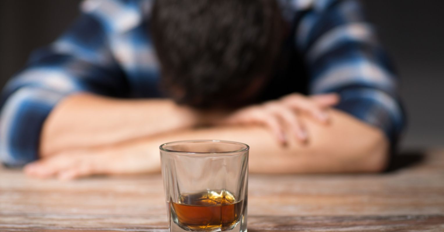 چرا خوردن مشروب برای نوجوان ضرر دارد