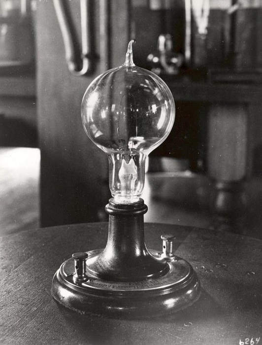 t مخترع لامپ کیست؟
