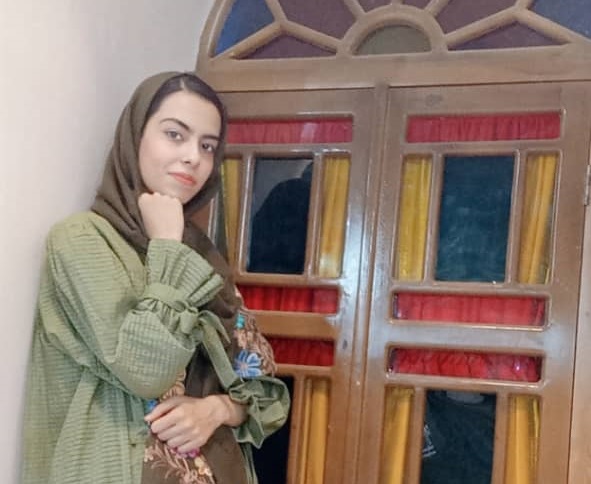 یلدا آه مند نویسنده ، خبرنگار و مجری نوجوان 